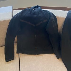 Nike Sportswear Tech Fleece suit